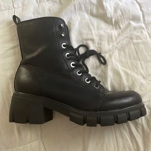Black Tauren Lug Sole Combat Boot Size W8.5